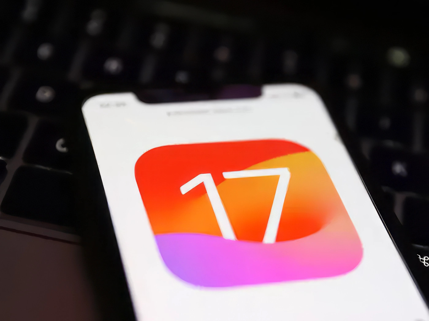Обои для смартфонов из iOS 17 уже можно скачать