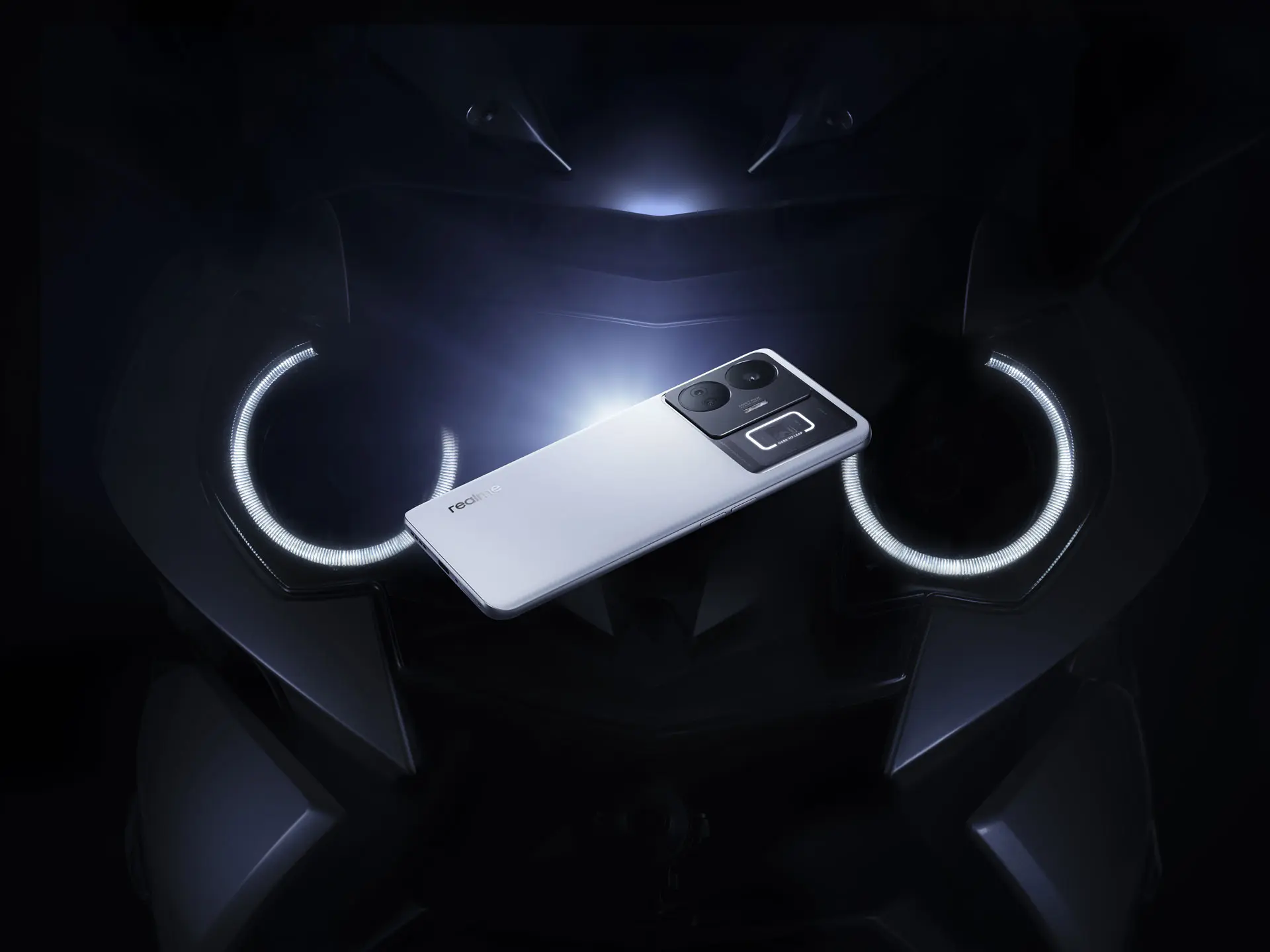 realme GT3 поступает в продажу в России