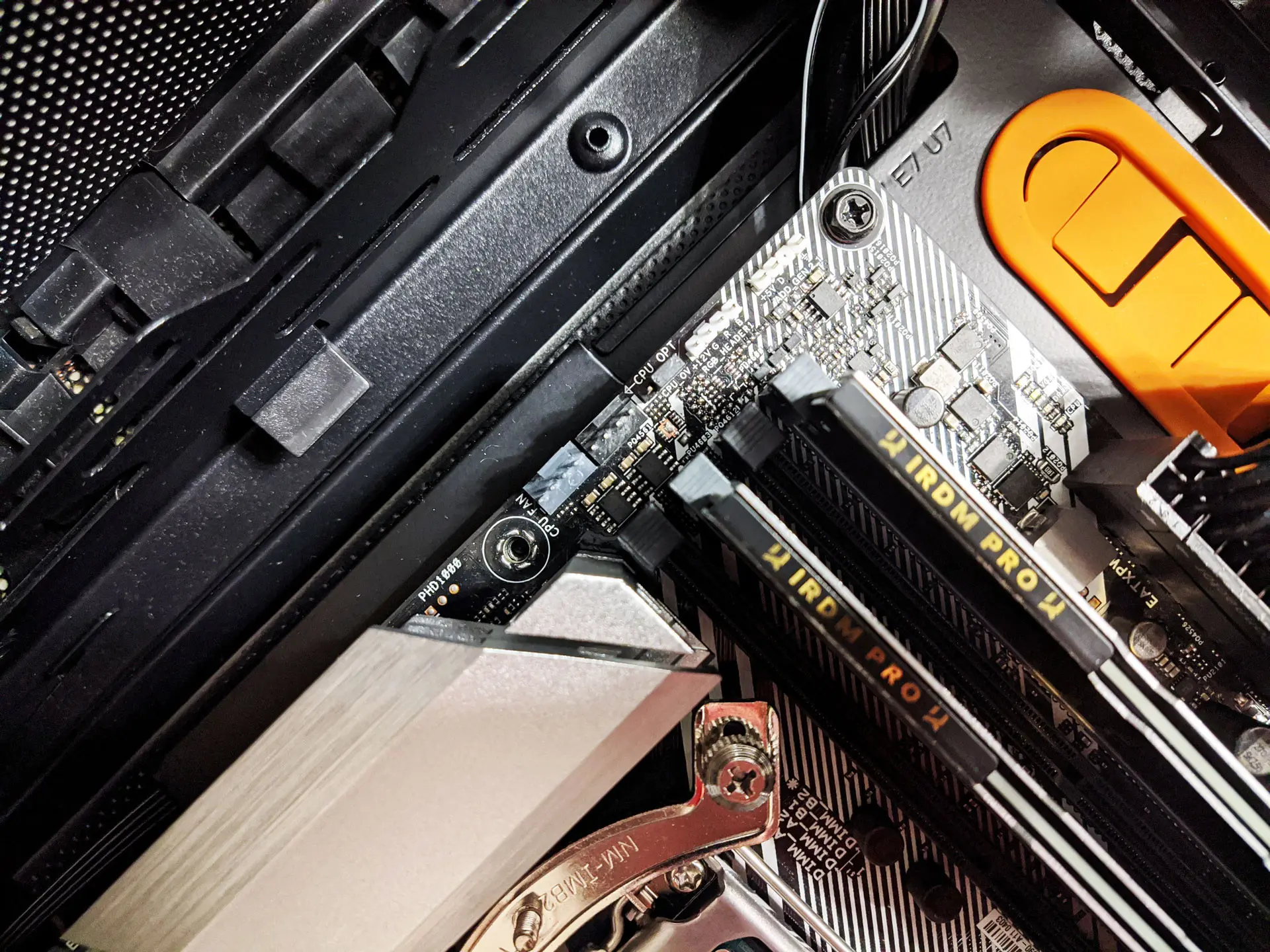 Для чего нужен разъём CPU OPT на материнской плате?