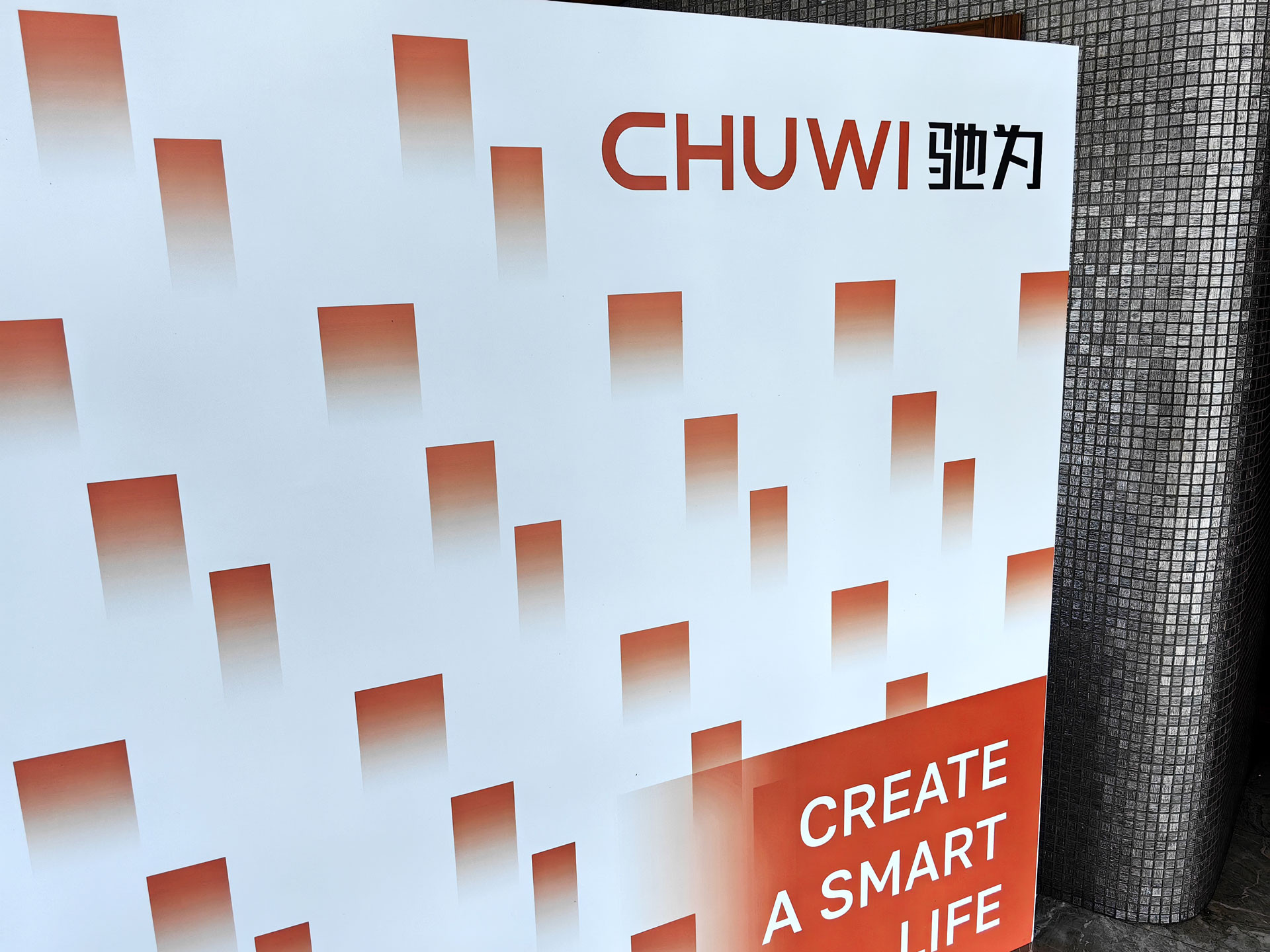Chuwi анонсировал старт продаж мобильных компьютерных устройств в Ситилинке
