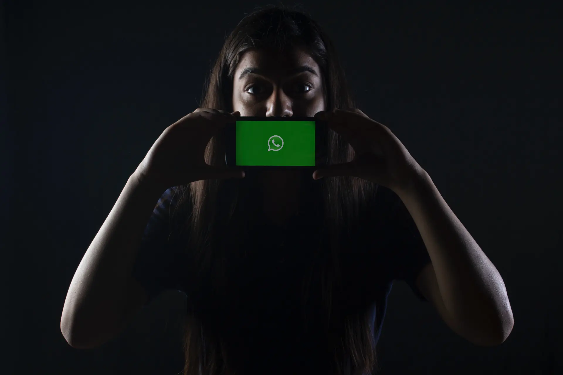 В WhatsApp появилась блокировка чатов паролем. Такого нет даже в Telegram