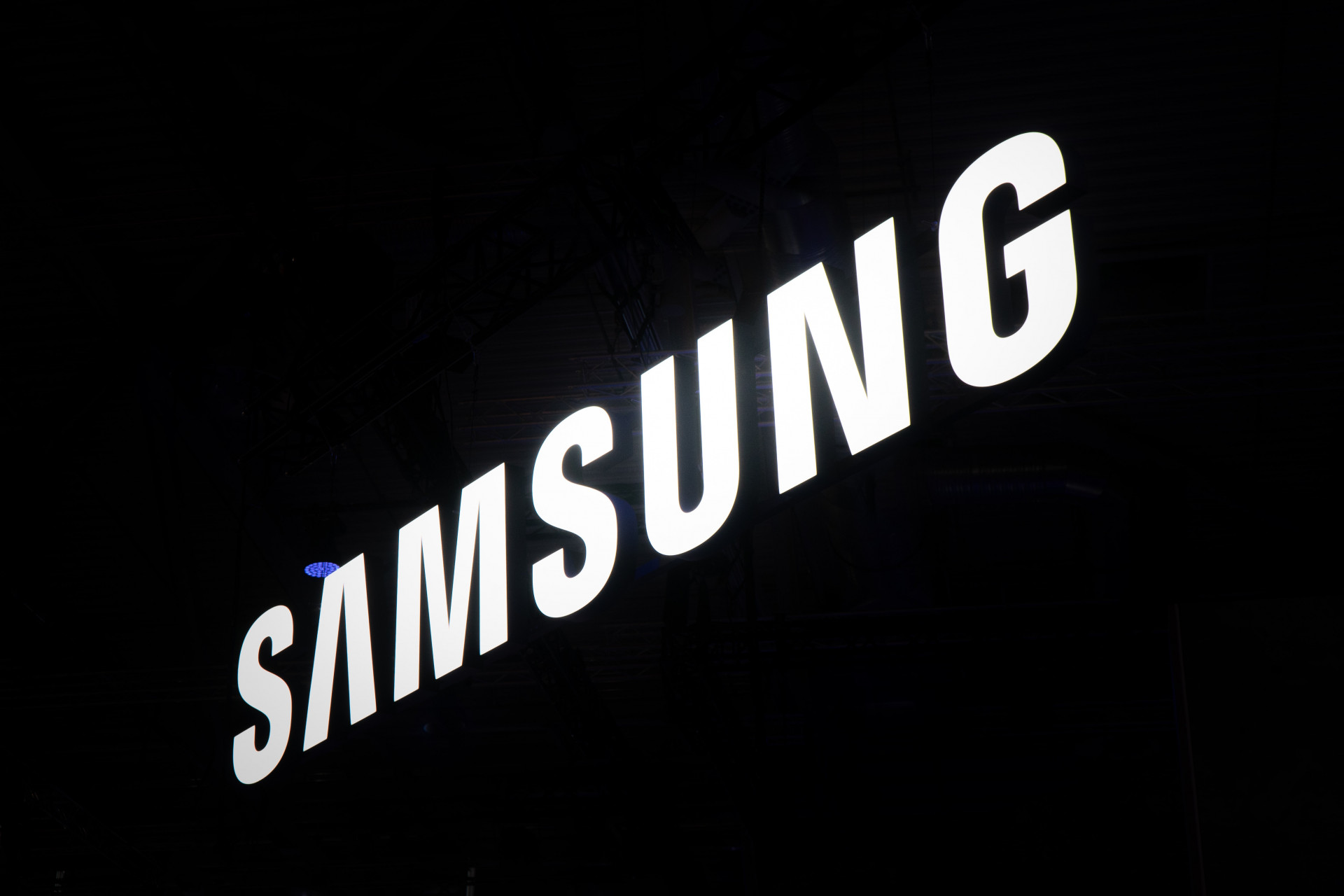 Samsung планирует добавить своего ИИ-бота Gauss на смартфоны