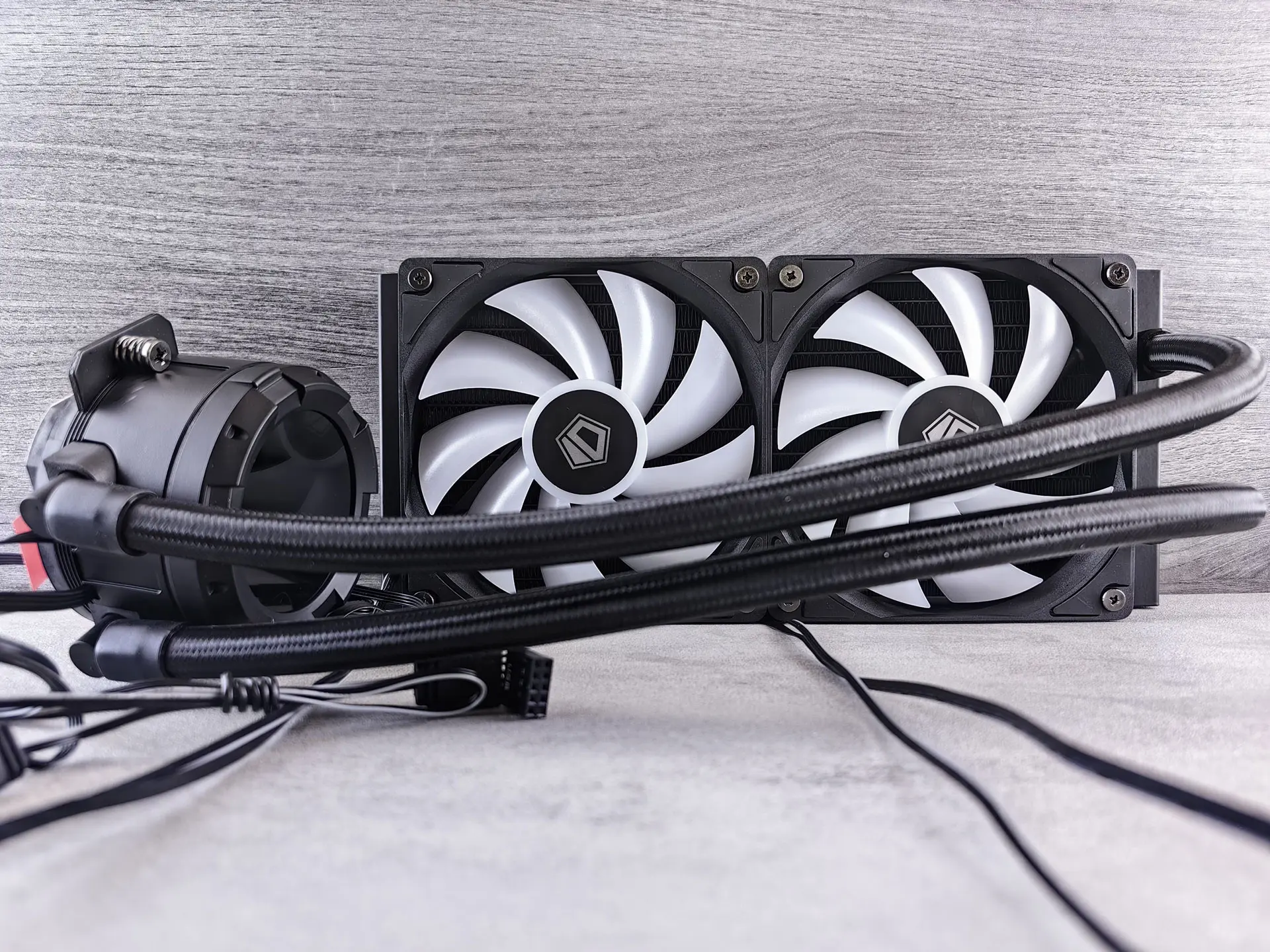 Обзор системы жидкостного охлаждения ID-Cooling SL240 XE