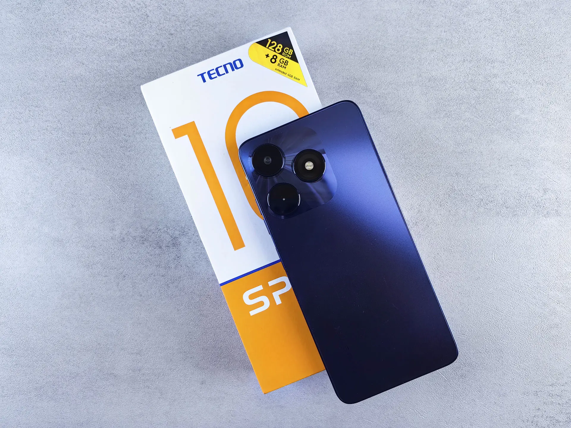 Обзор смартфона TECNO Spark 10 Magic Skin