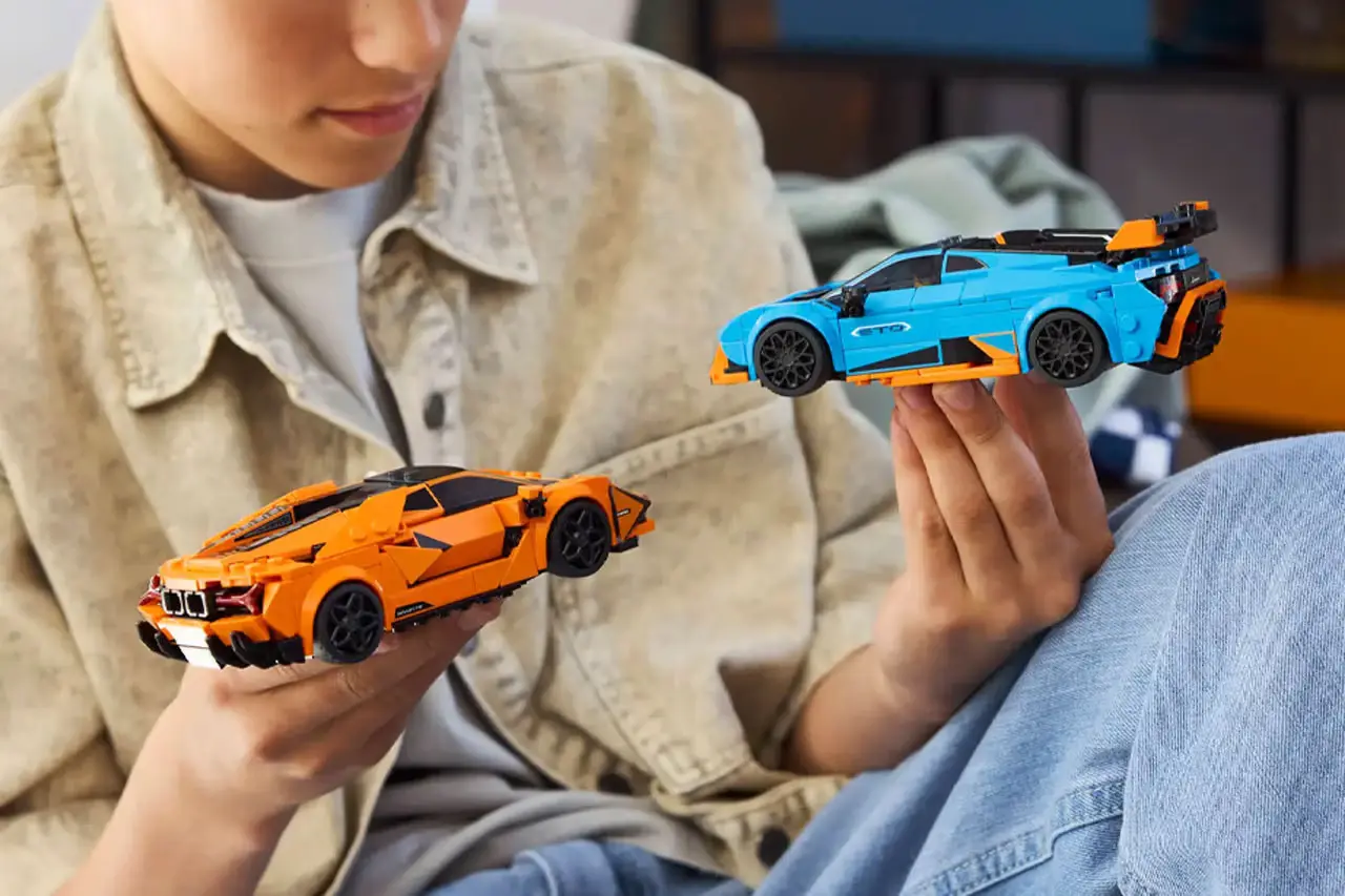 Набор LEGO 76926: собери Lamborghini Revuelto и Huracán STO для своей коллекции
