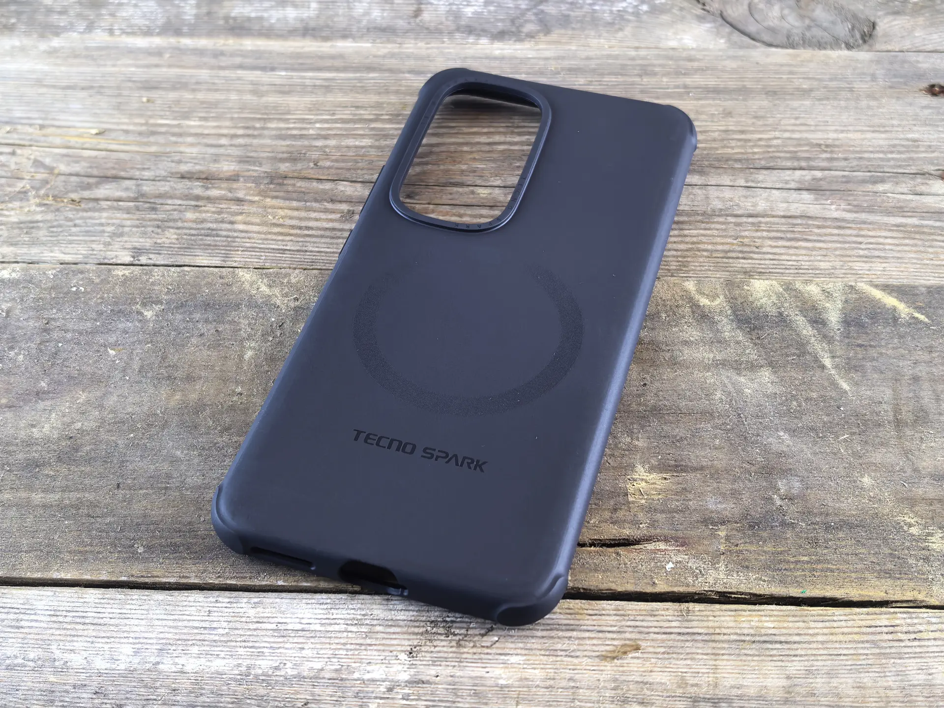 Обзор TECNO Spark 40 Pro+: элегантного смартфона с тонким корпусом и беспроводной зарядкой