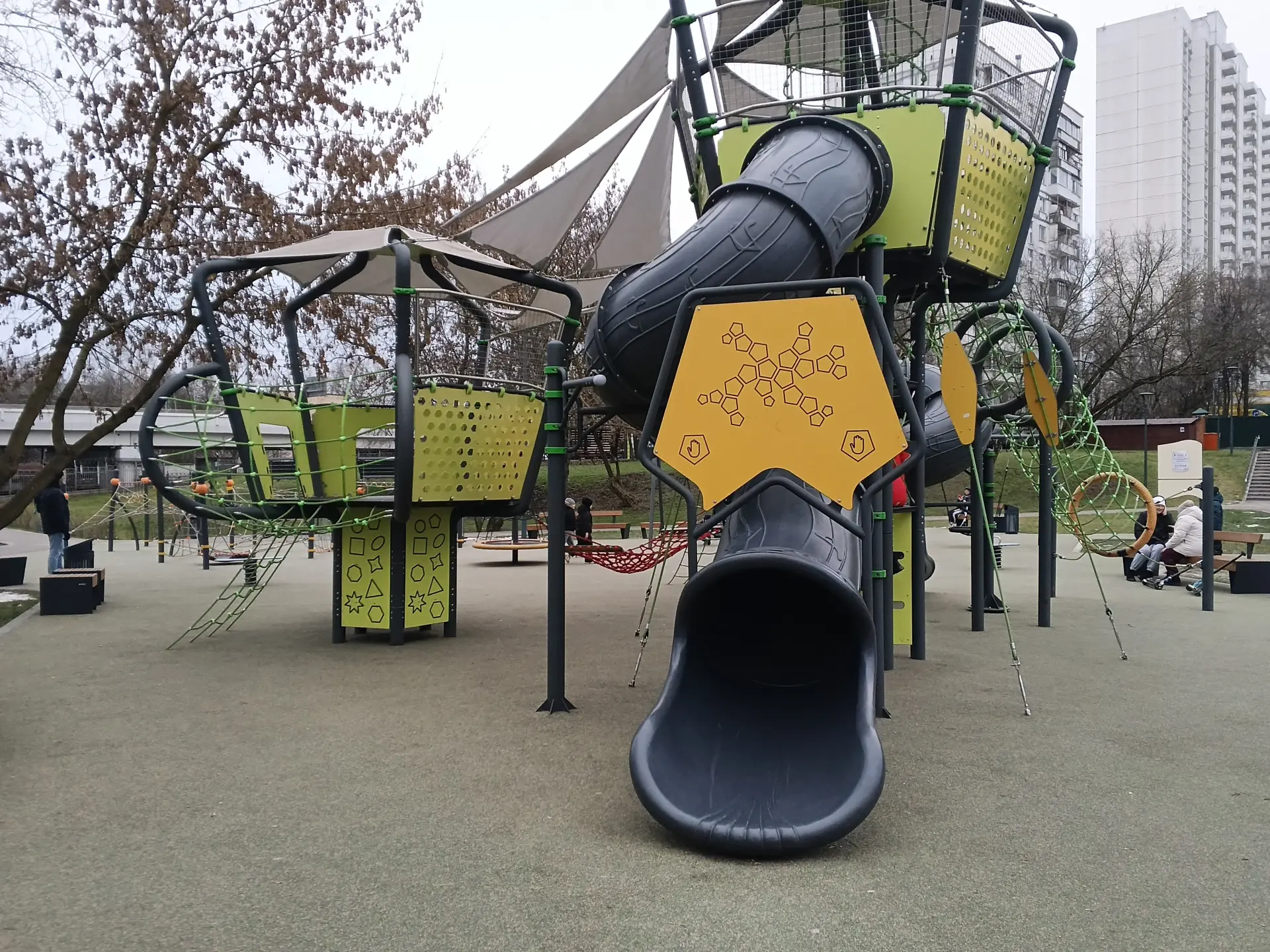 Обзор TECNO Spark 40 Pro+: элегантного смартфона с тонким корпусом и беспроводной зарядкой