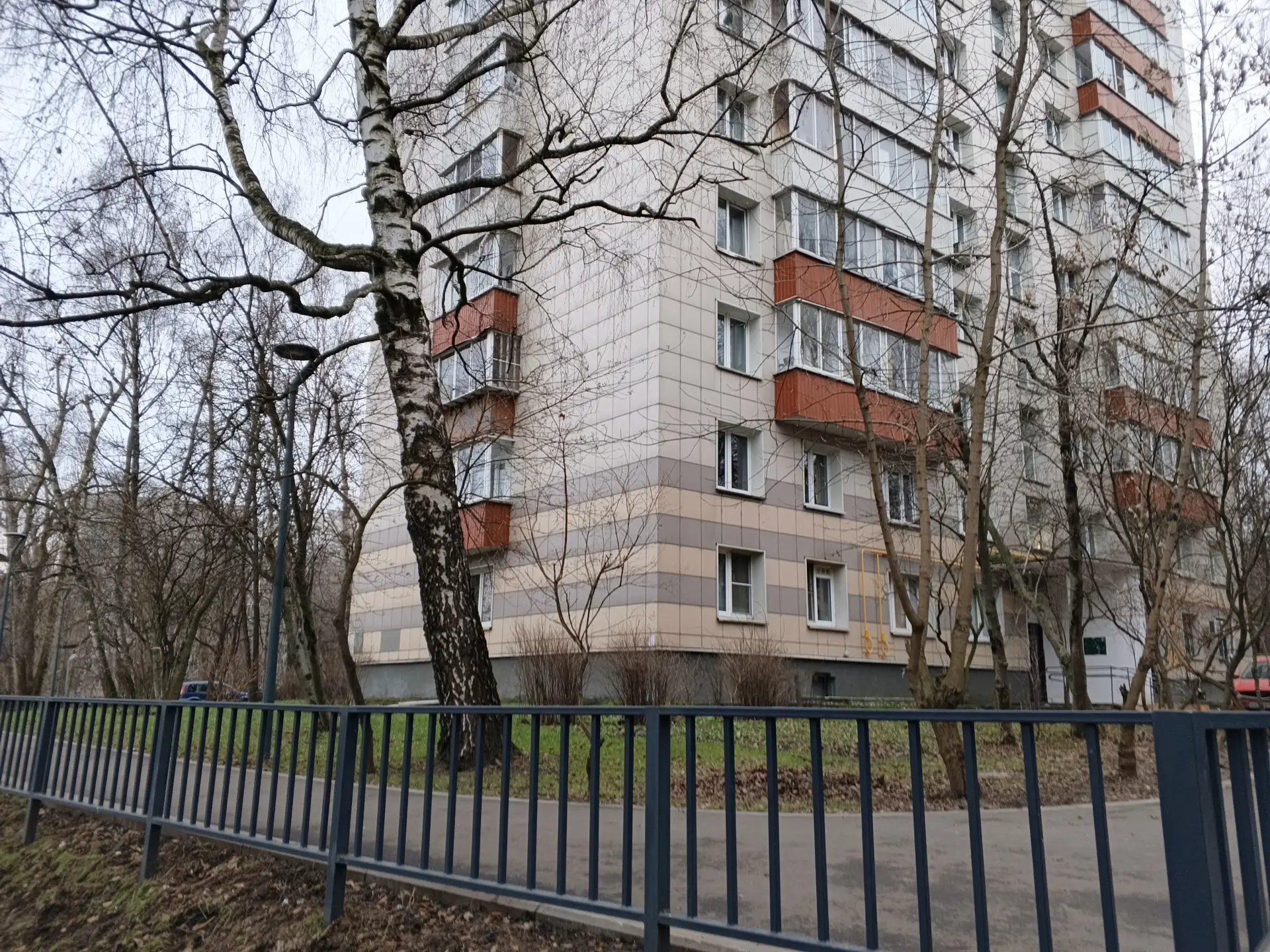 Обзор TECNO Spark 40 Pro+: элегантного смартфона с тонким корпусом и беспроводной зарядкой