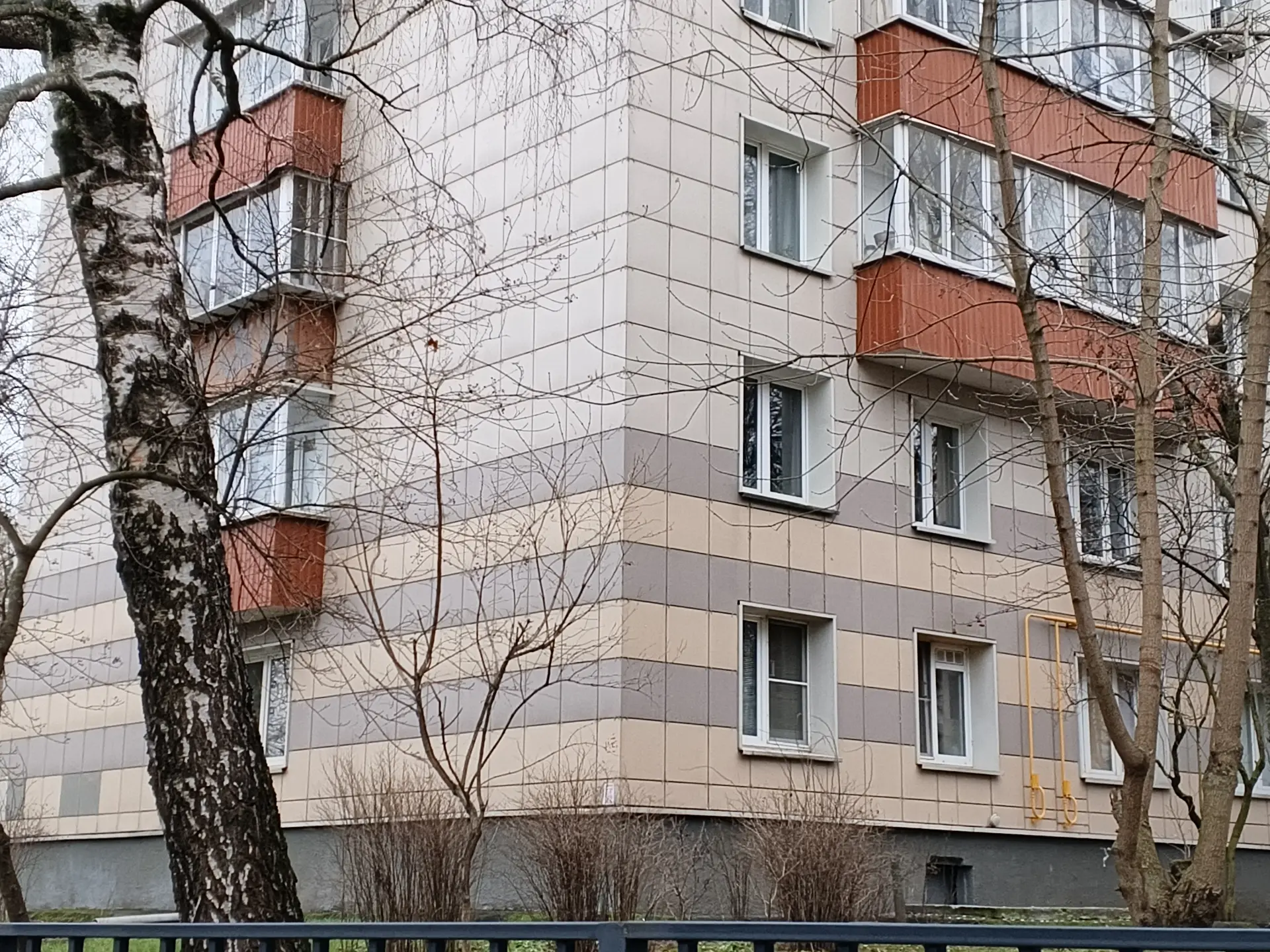 Обзор TECNO Spark 40 Pro+: элегантного смартфона с тонким корпусом и беспроводной зарядкой