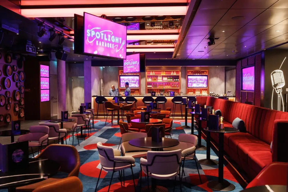 Samsung на Star of the Seas: как Micro LED выживают в океане и зачем лайнеру видеостены