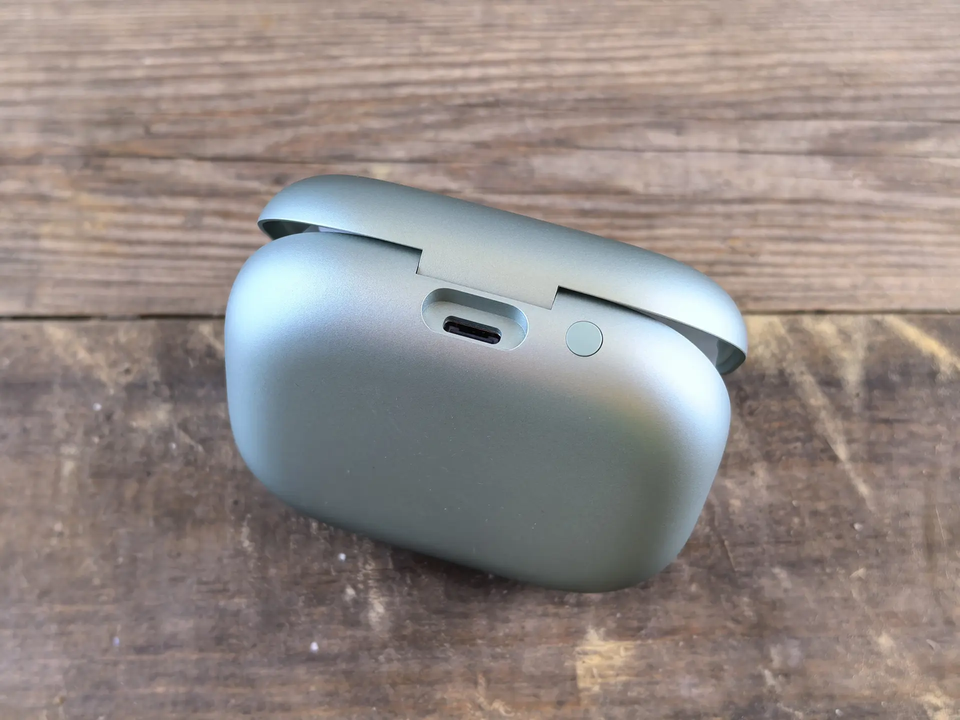 Soundcore AeroFit 2: тест беспроводных наушников, которые не боятся воды и понимают 100 языков