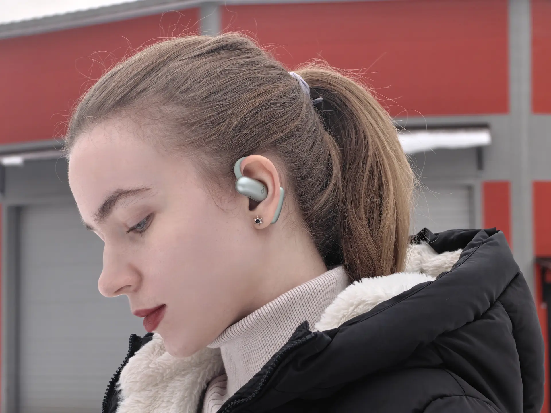 Soundcore AeroFit 2: тест беспроводных наушников, которые не боятся воды и понимают 100 языков