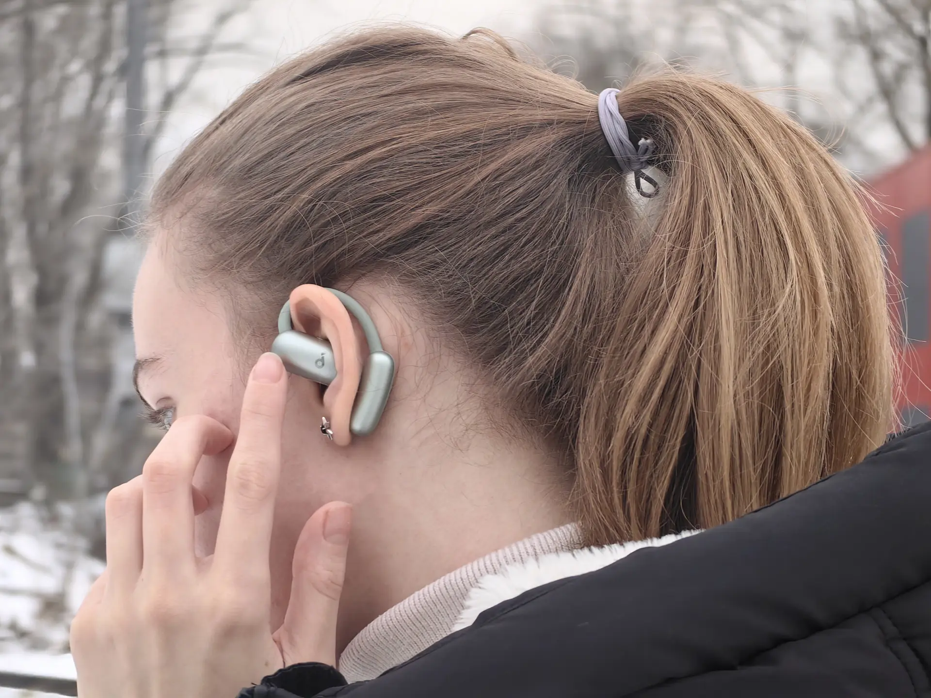 Soundcore AeroFit 2: тест беспроводных наушников, которые не боятся воды и понимают 100 языков