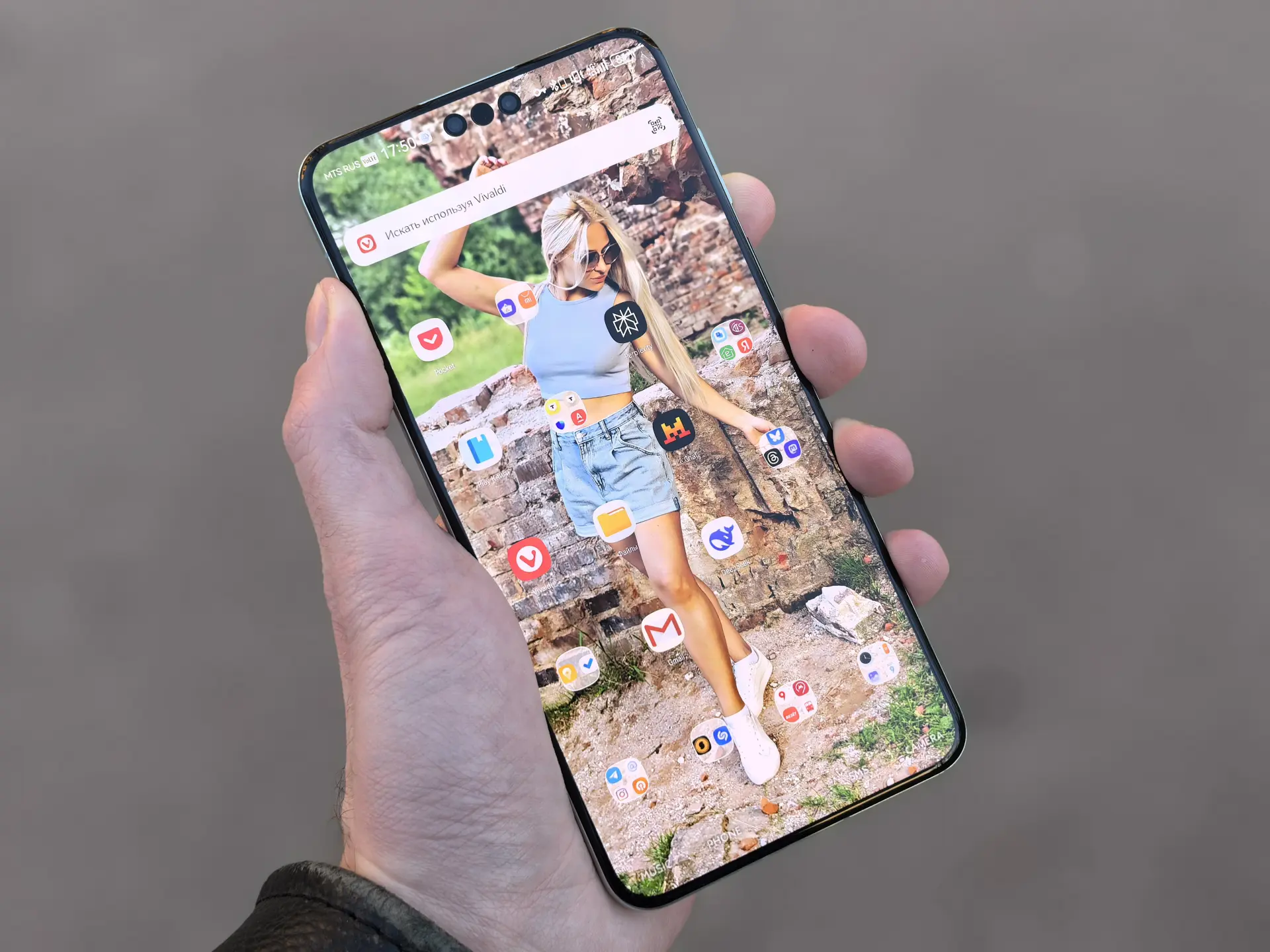 HUAWEI работает над кастомной технологией OLED-дисплеев