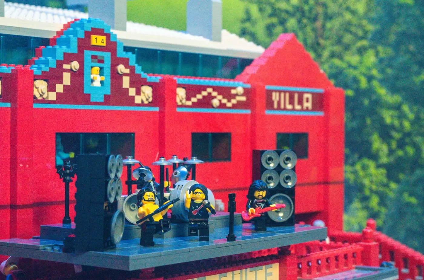 LEGOLAND представил инсталляцию по мотивам финального концерта Black Sabbath