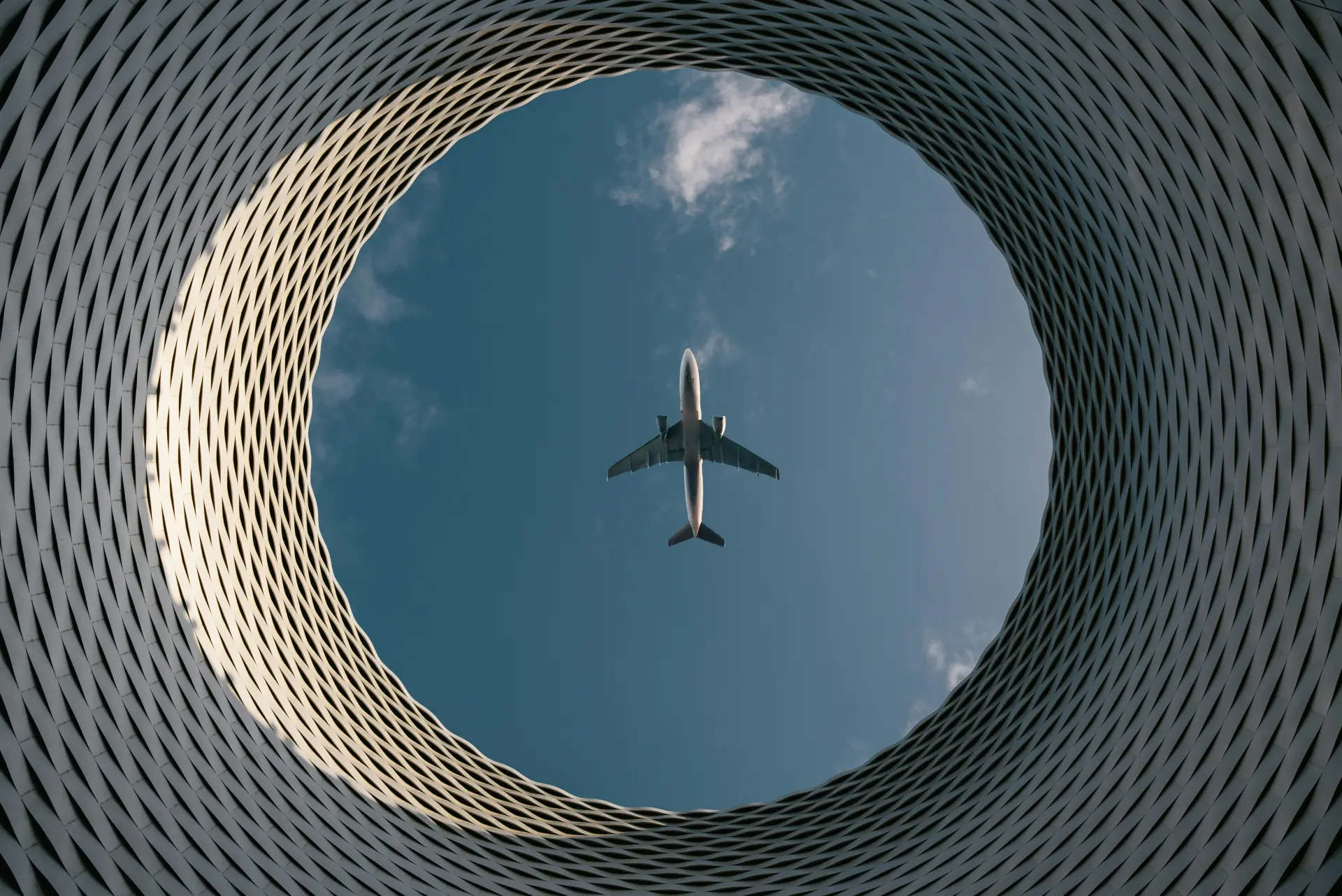 Персональные цены на авиабилеты: новая технология ИИ от Delta и Fetcherr