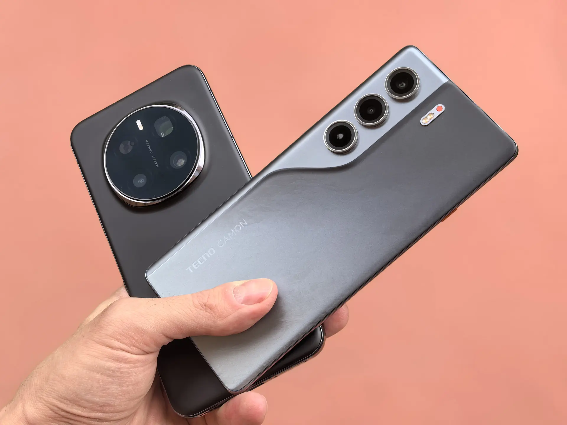 TECNO Camon 40 Pro 5G или HONOR Magic 7 Pro: какой смартфон выбрать
