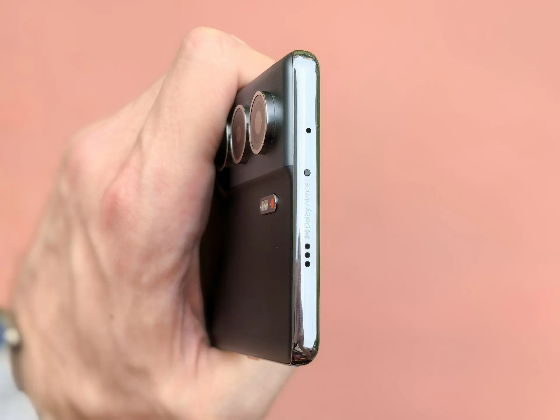 TECNO Camon 40 Pro 5G или HONOR Magic 7 Pro: какой смартфон выбрать