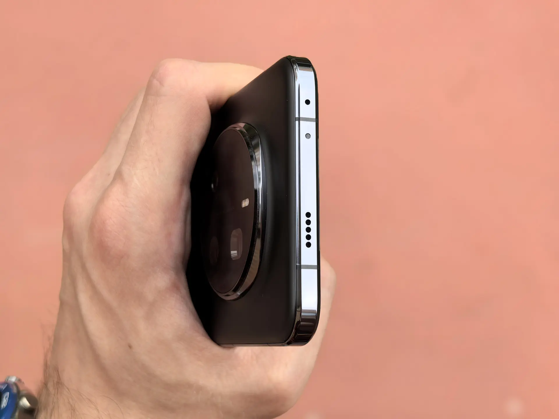 TECNO Camon 40 Pro 5G или HONOR Magic 7 Pro: какой смартфон выбрать