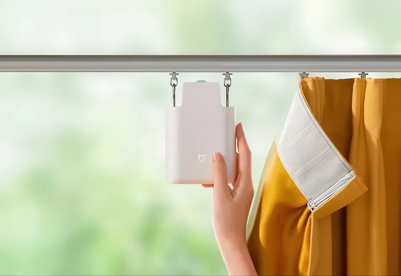 Xiaomi представила устройство Mijia Curtain Companion для автоматизации штор