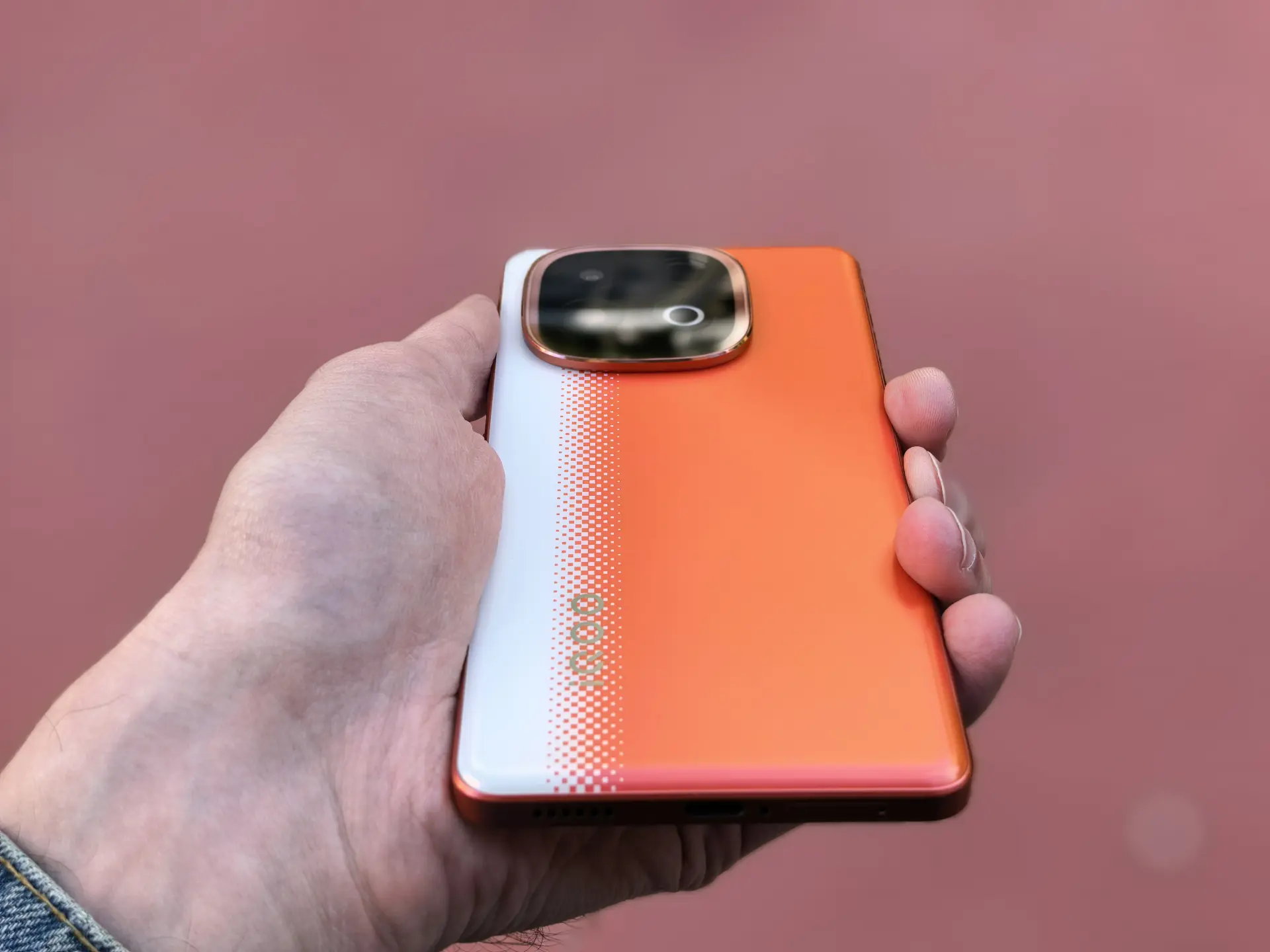 Тест-драйв iQOO Neo 10: смартфона с игровым потенциалом