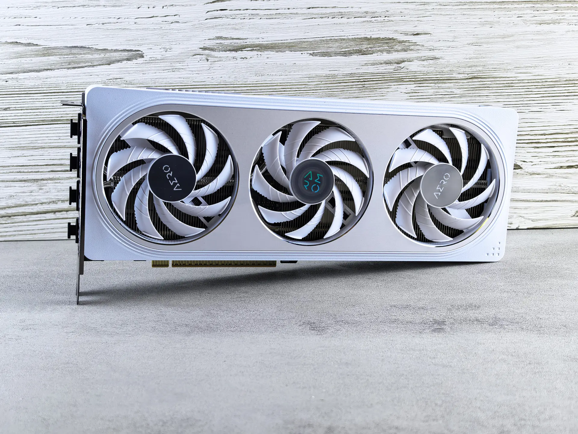 Тест-драйв видеокарты GIGABYTE GeForce RTX 5060 AERO OC 8G