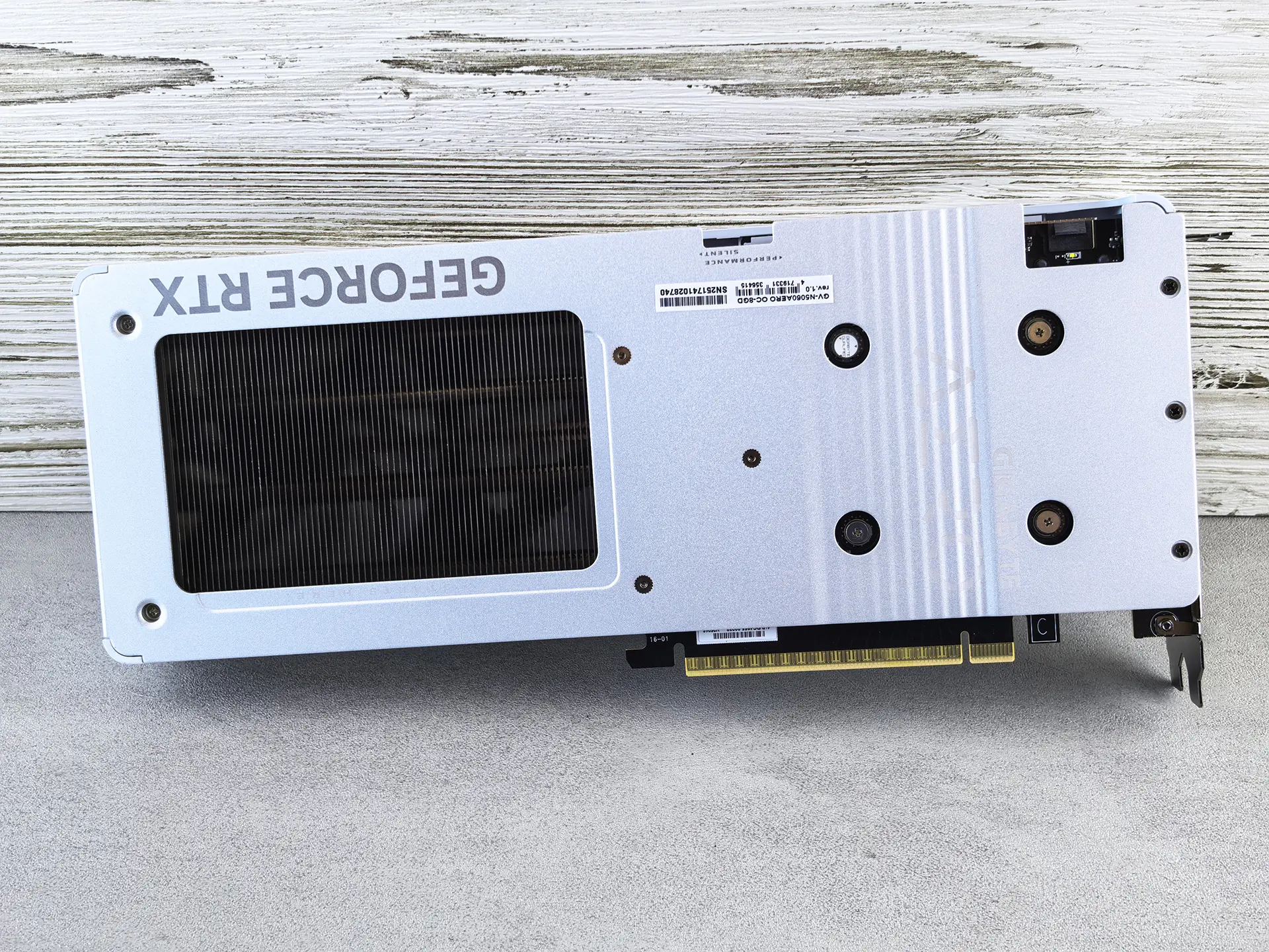 Тест-драйв видеокарты GIGABYTE GeForce RTX 5060 AERO OC 8G