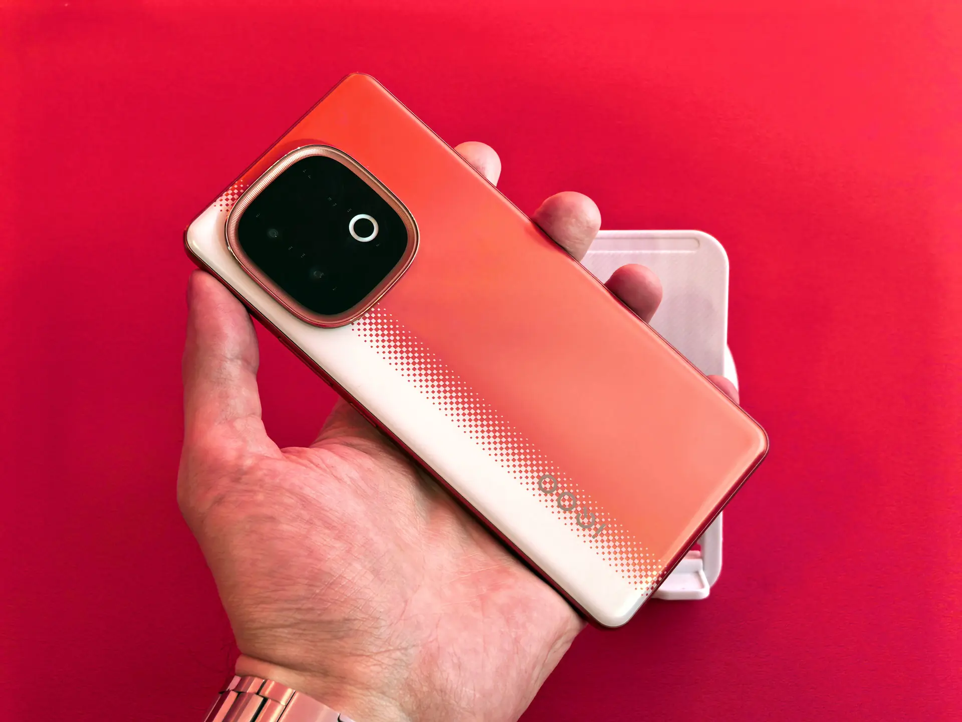 iQOO Neo 10 представлен в России с процессором Snapdragon 8s Gen 4