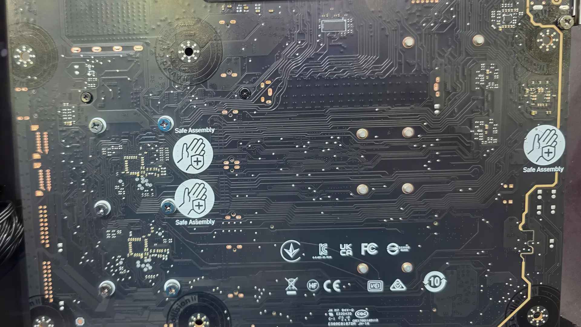 MSI представила PinSafe Design: как новый дизайн материнских плат защищает руки