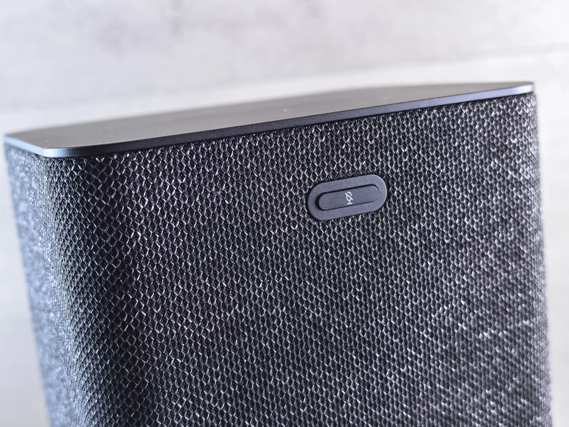 Кнопка Mute на Яндекс Станции