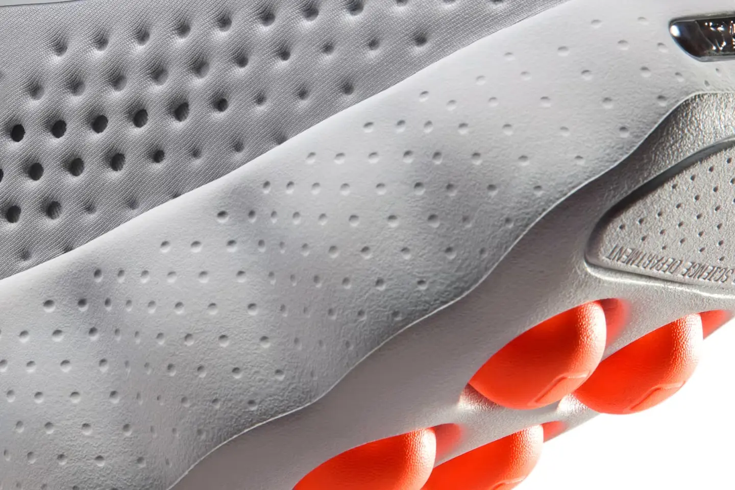 Nike Mind 002: кроссовки, которые «массируют» мозг через стопы. Разбираемся в технологии
