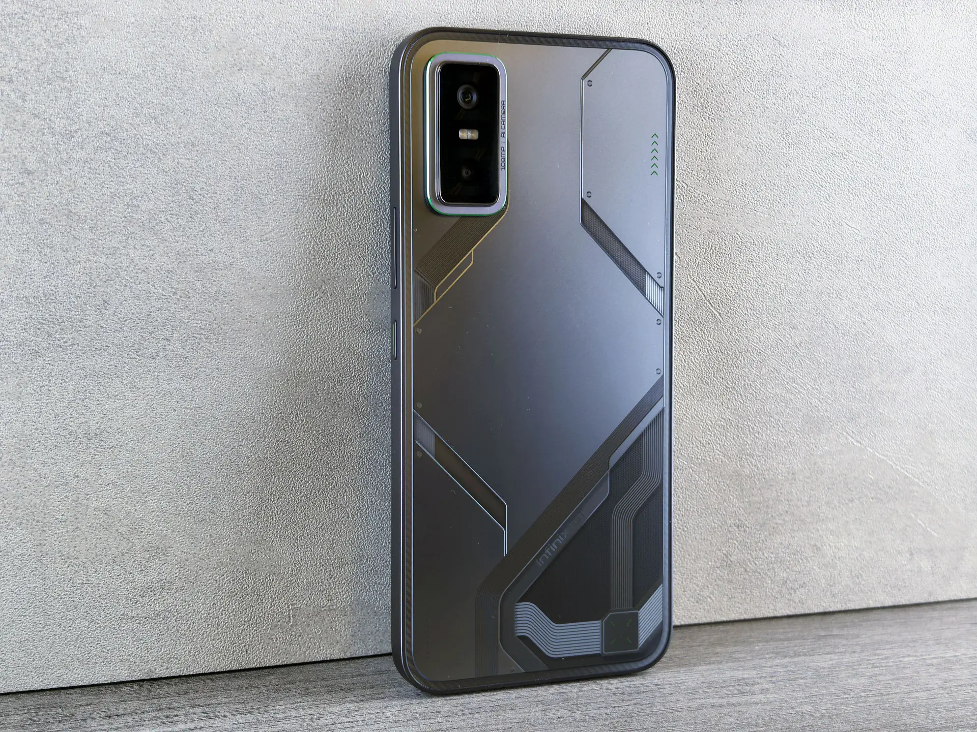 Обзор Infinix GT 30 Pro: игрового смартфона с подсветкой и кнопками- триггерами
