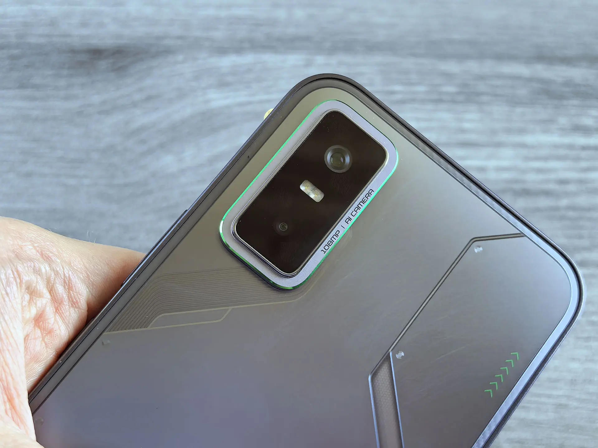 Обзор Infinix GT 30 Pro: игрового смартфона с подсветкой и кнопками- триггерами
