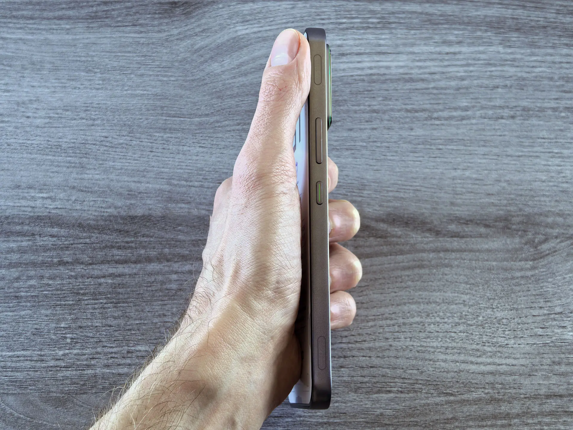 Обзор Infinix GT 30 Pro: игрового смартфона с подсветкой и кнопками- триггерами