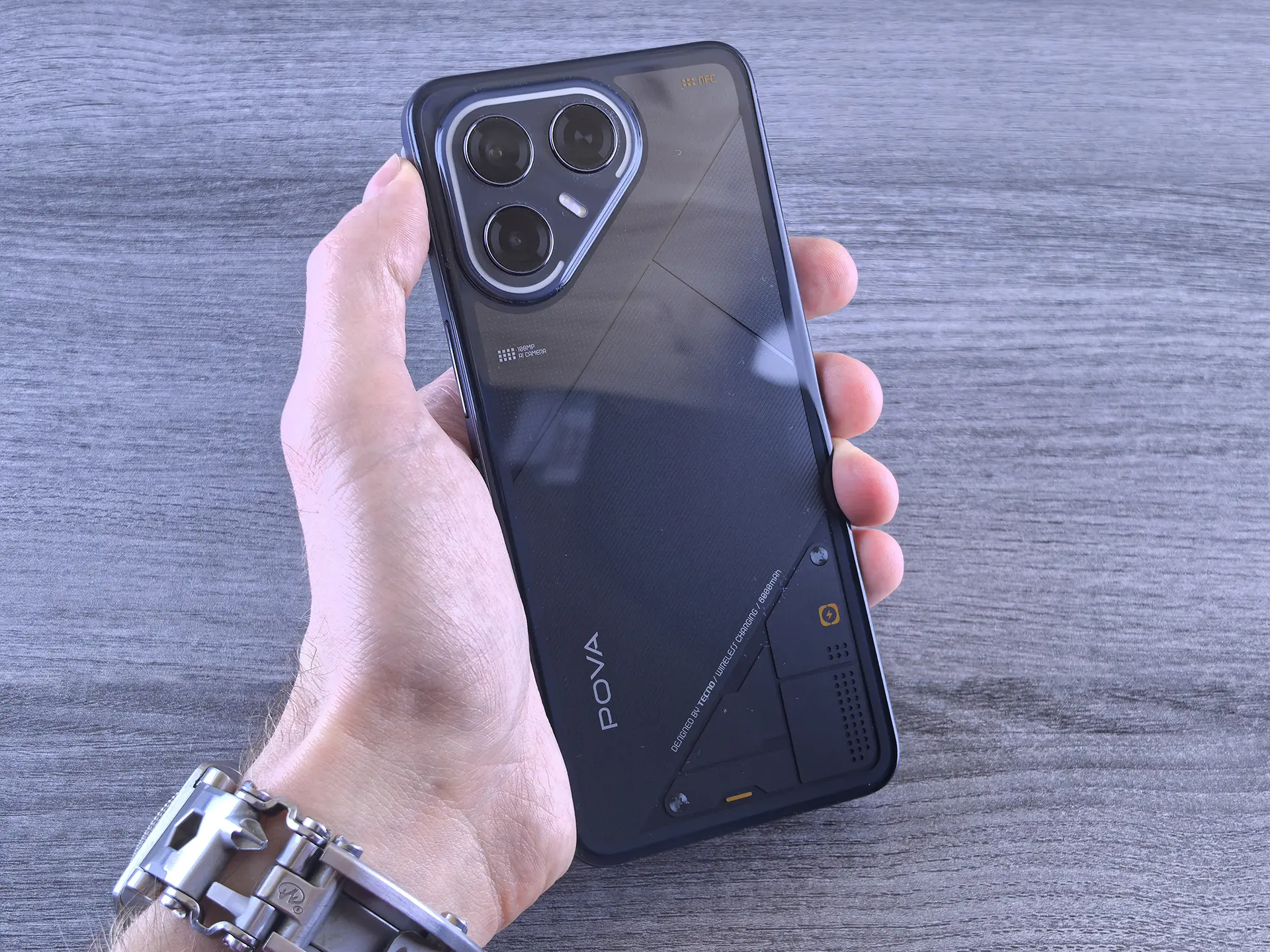 TECNO POVA 7 Ultra 5G: смартфон с балансом мощности, автономности и стиля