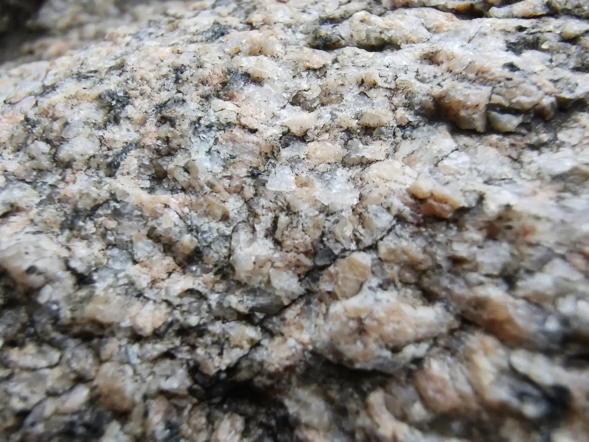 TECNO POVA 7 Ultra 5G: смартфон с балансом мощности, автономности и стиля