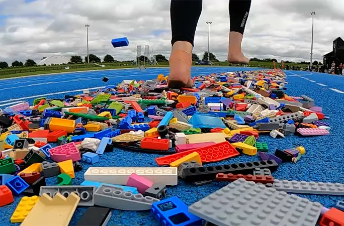 Мать двоих детей установила мировой рекорд по спринту на 100 метров по деталям LEGO