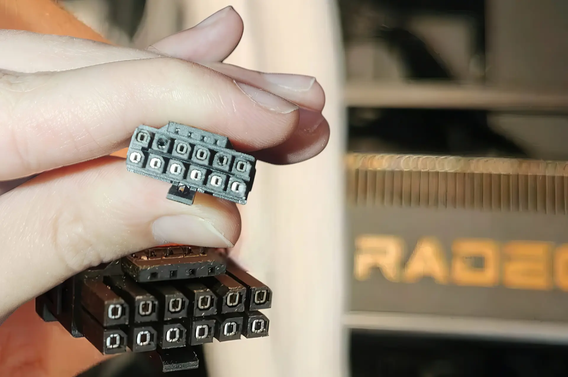 Первый случай оплавления разъема 12V-2×6 на Radeon RX 9070 XT: повторение ошибок NVIDIA или частный случай?