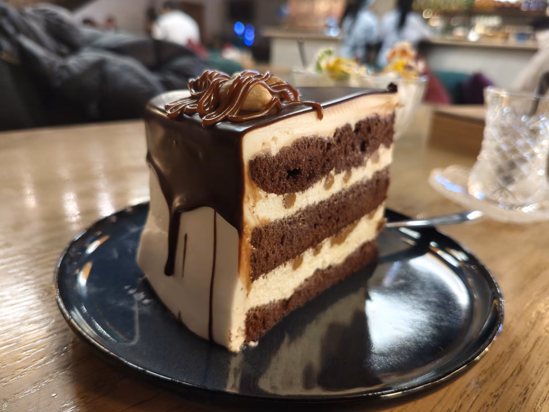 Обзор Infinix Note 60 Pro: титановый «комбайн» с батареей 6500 мА·ч и матричным экраном