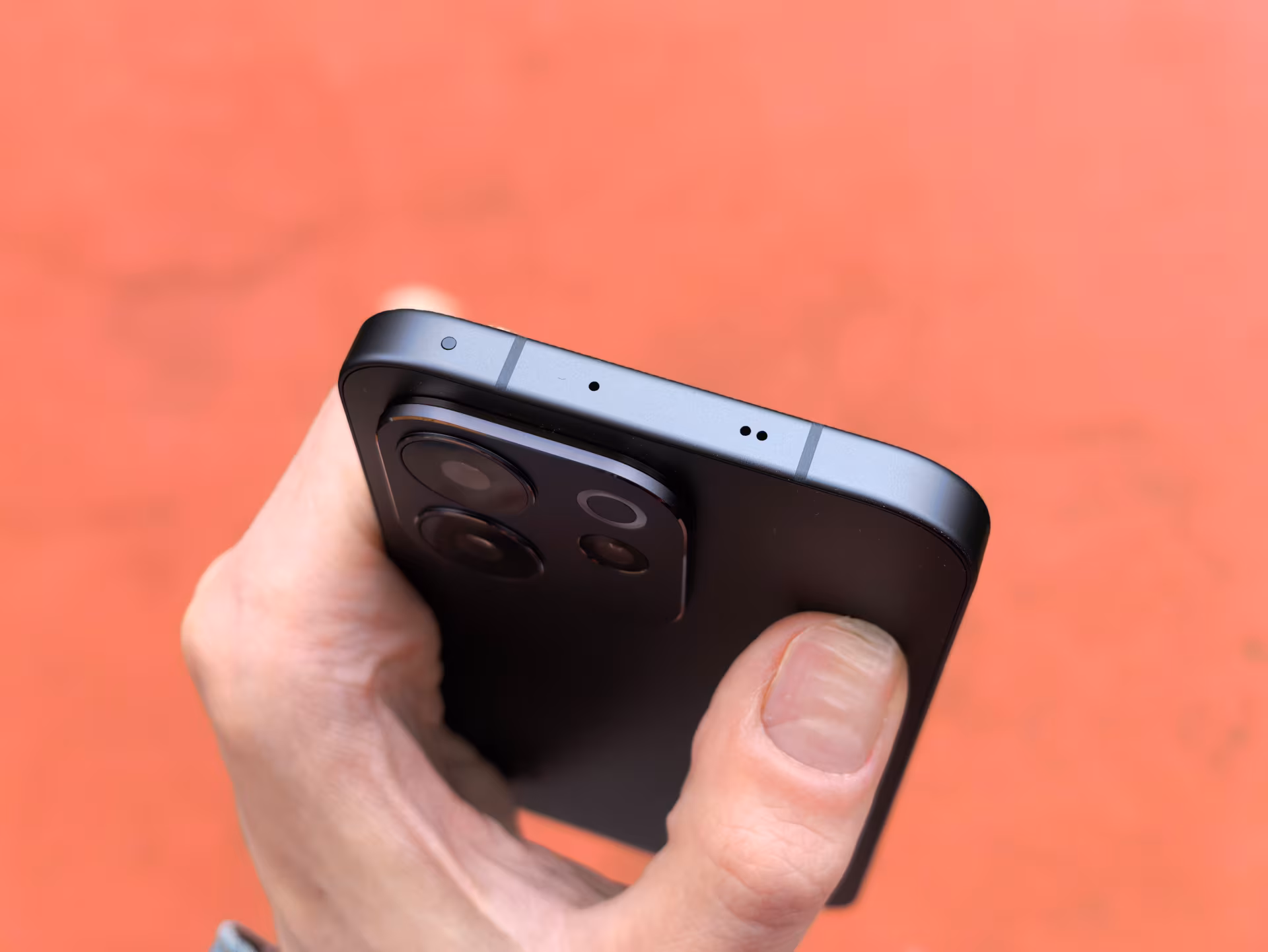 Обзор vivo V70: флагманские амбиции в металлическом корпусе