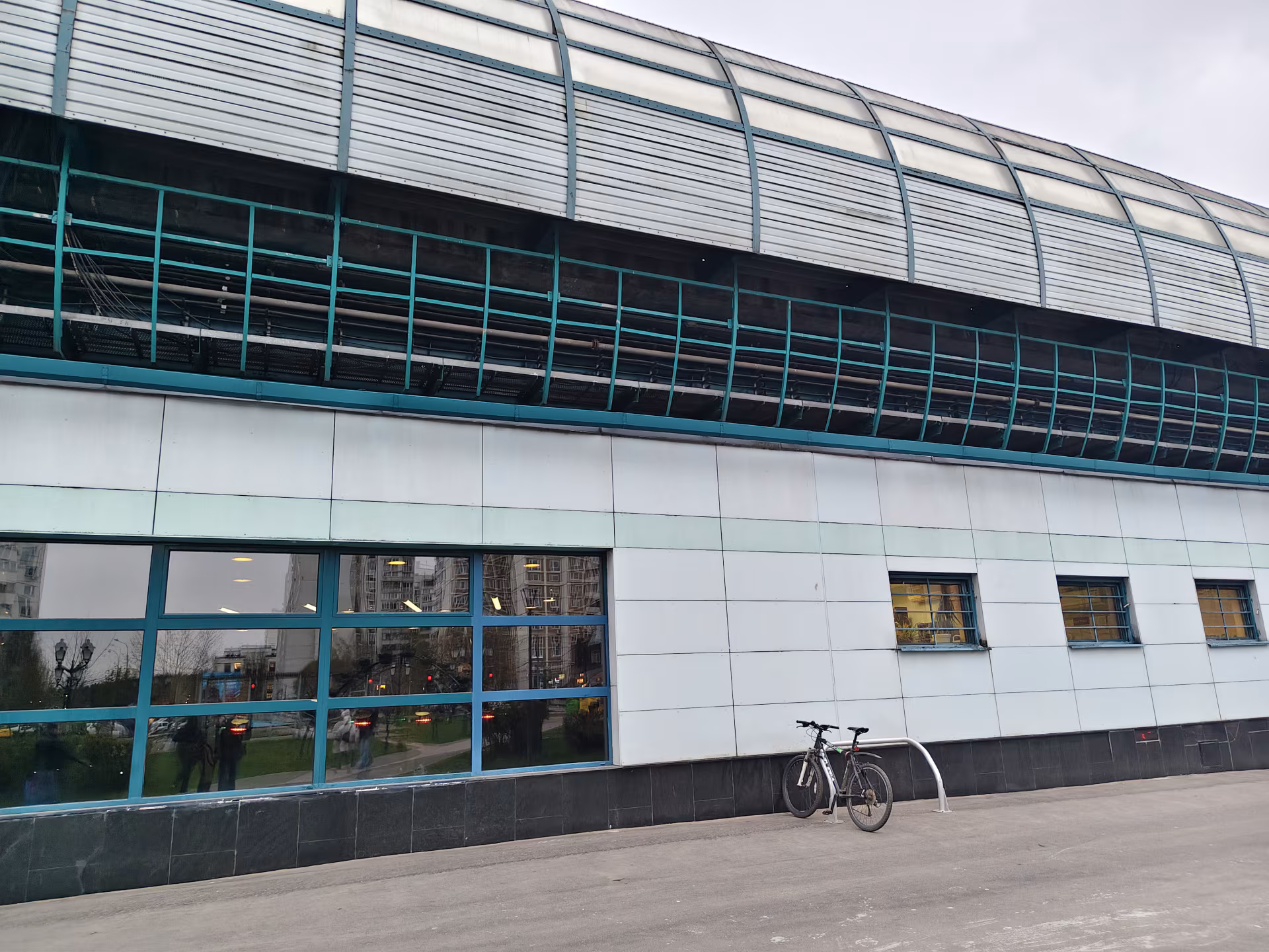 Обзор vivo V70: флагманские амбиции в металлическом корпусе