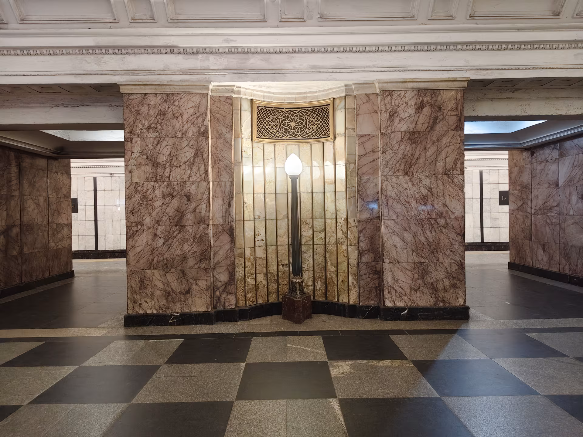 Обзор vivo V70: флагманские амбиции в металлическом корпусе