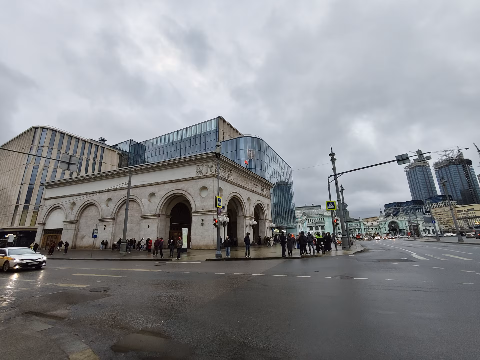 Обзор vivo V70: флагманские амбиции в металлическом корпусе