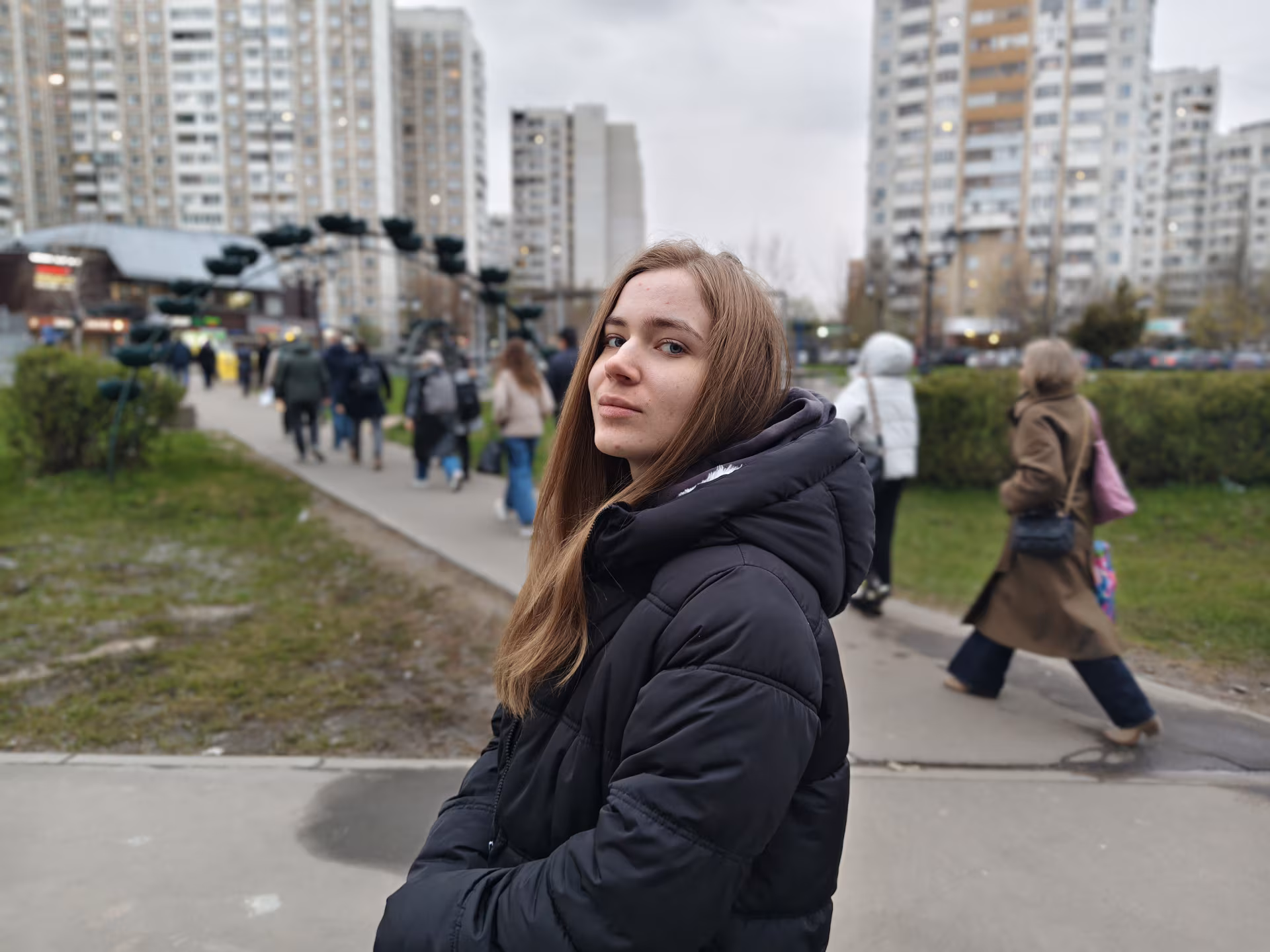 Обзор vivo V70: флагманские амбиции в металлическом корпусе