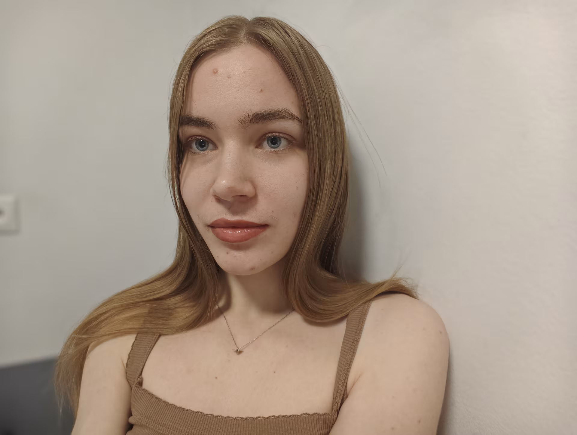 Обзор vivo V70: флагманские амбиции в металлическом корпусе