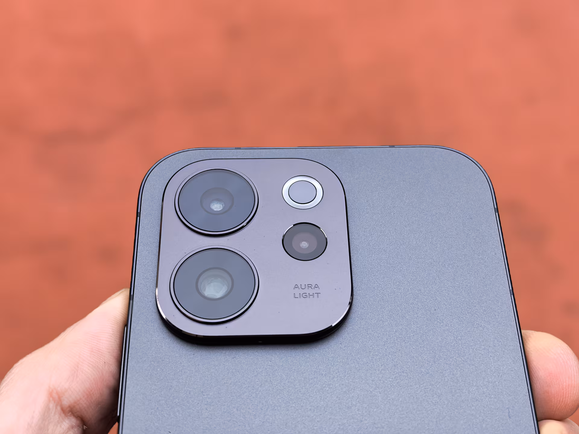 Обзор vivo V70: флагманские амбиции в металлическом корпусе