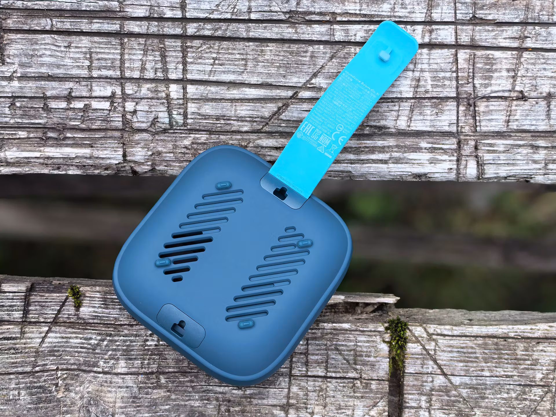 Обзор Soundcore Boom Go 3i: компактной, но громкой колонки с сутками автономности и полосатой подсветкой