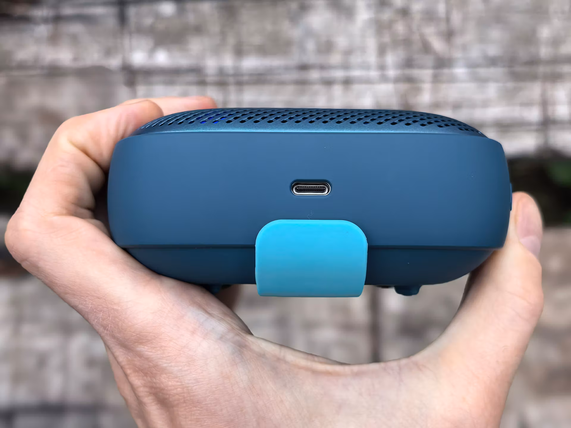 Обзор Soundcore Boom Go 3i: компактной, но громкой колонки с сутками автономности и полосатой подсветкой