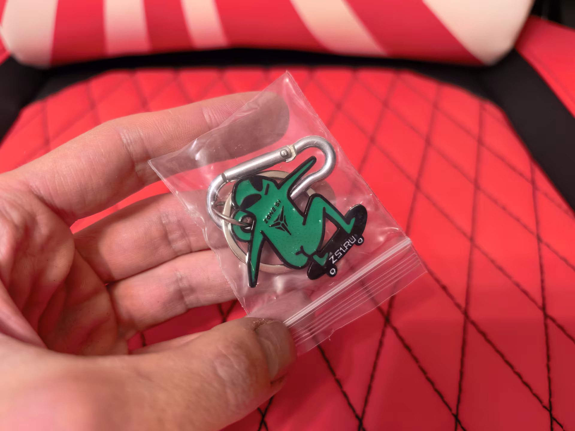 Обзор геймерского кресла Zone 51 YAKUZA Dragon White-Red