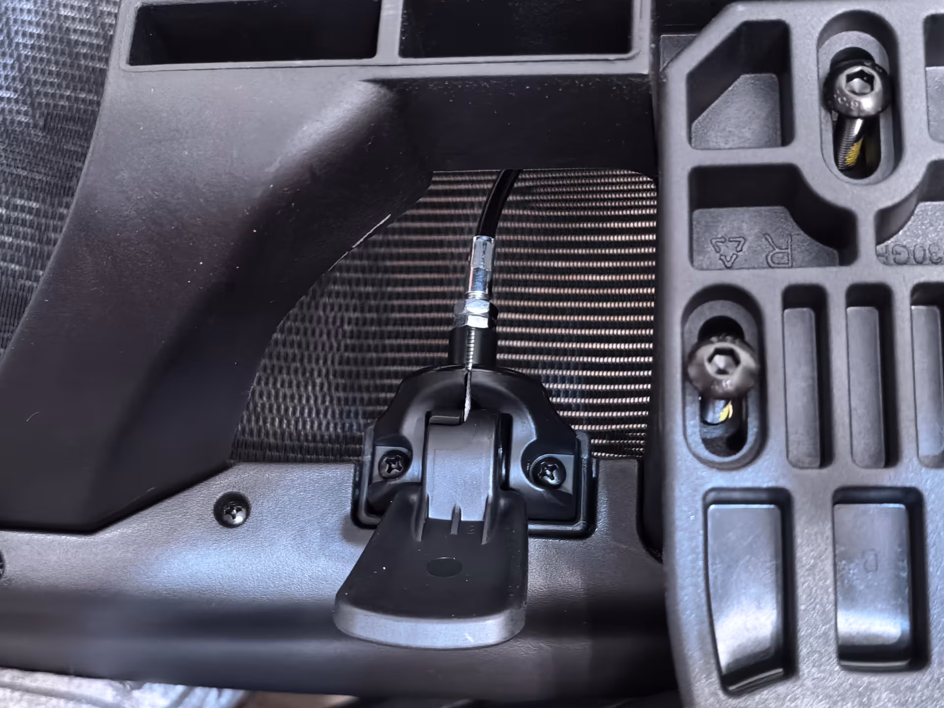 Обзор Zone 51 Freelancer K5: когда геймер вырос и у него заболела спина